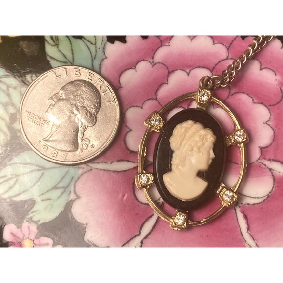 Vintage Cameo Pendant Necklace Rhinestone Costume Jewelry ~ Ladylike & Refined - Picture 2 of 7